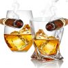 Vaso de whisky doble de estilo antiguo con soporte lateral montado en el soporte
