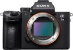 Sony - Cámara de video 4K sin espejo Alpha a7 III (solo cuerpo) - Negro